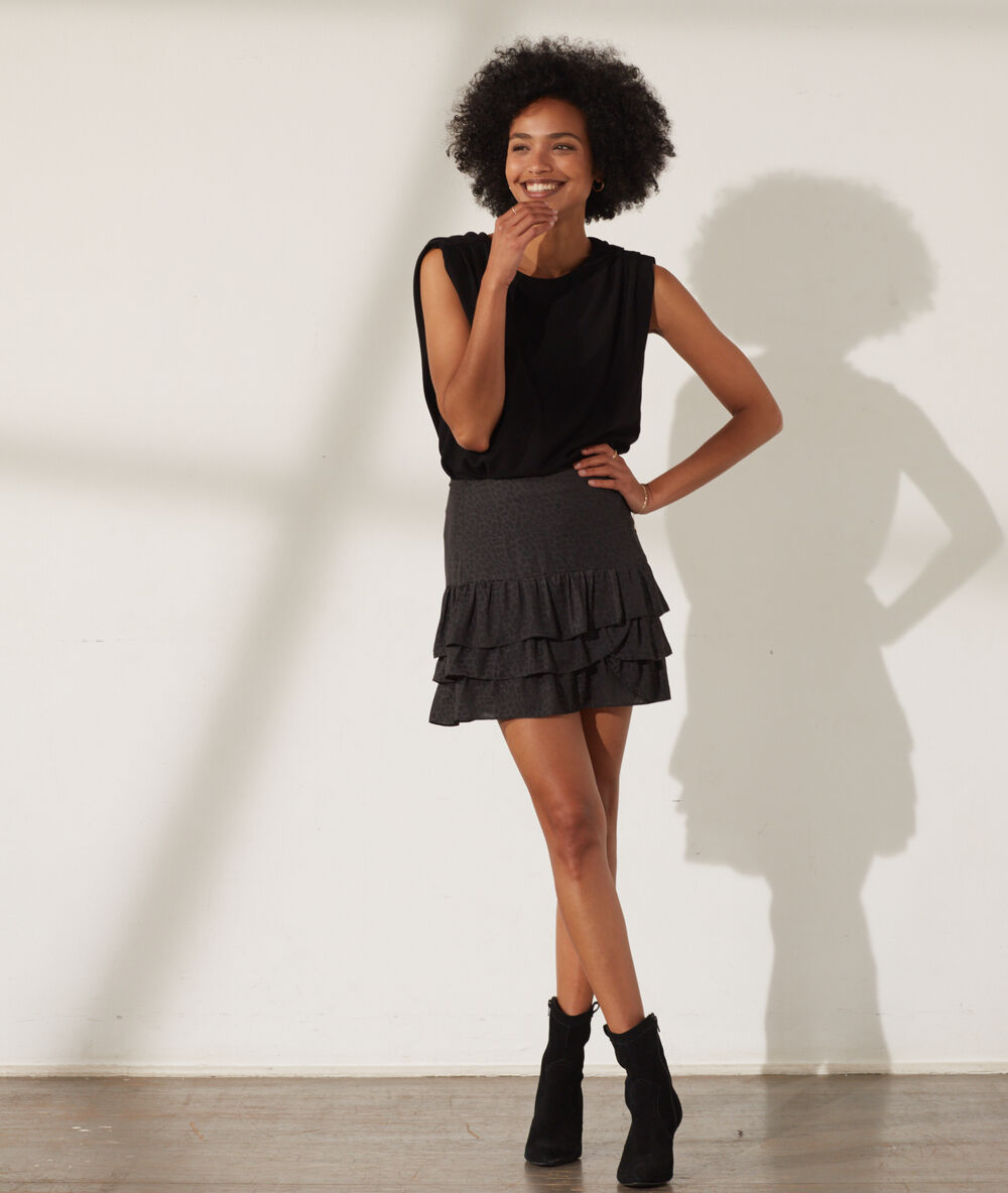 Top avec épaulettes noir.