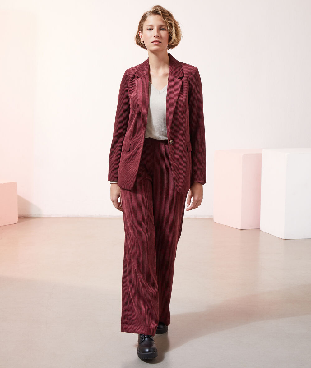 Veste de tailleur en velours côtelé bordeaux.