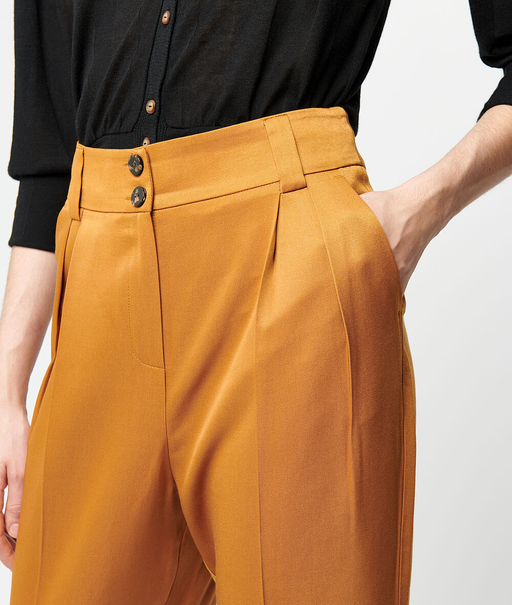 Pantalon carotte savane.