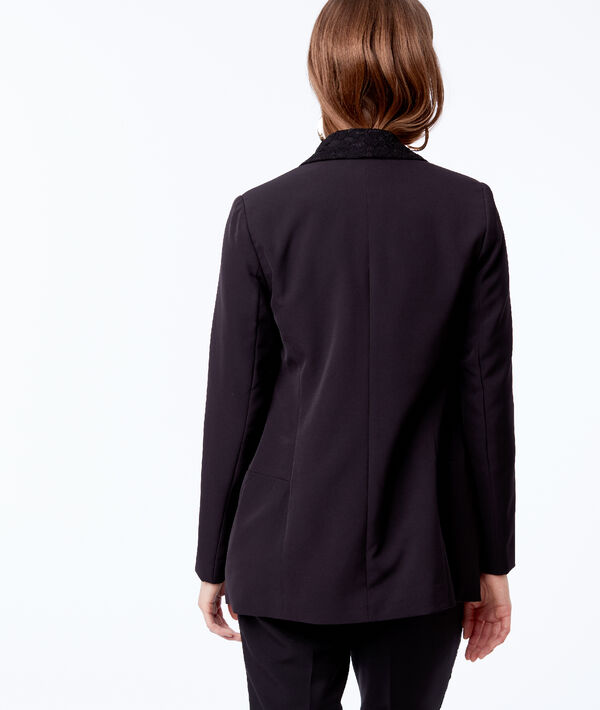 Veste de tailleur col empiècement dentelle noir.