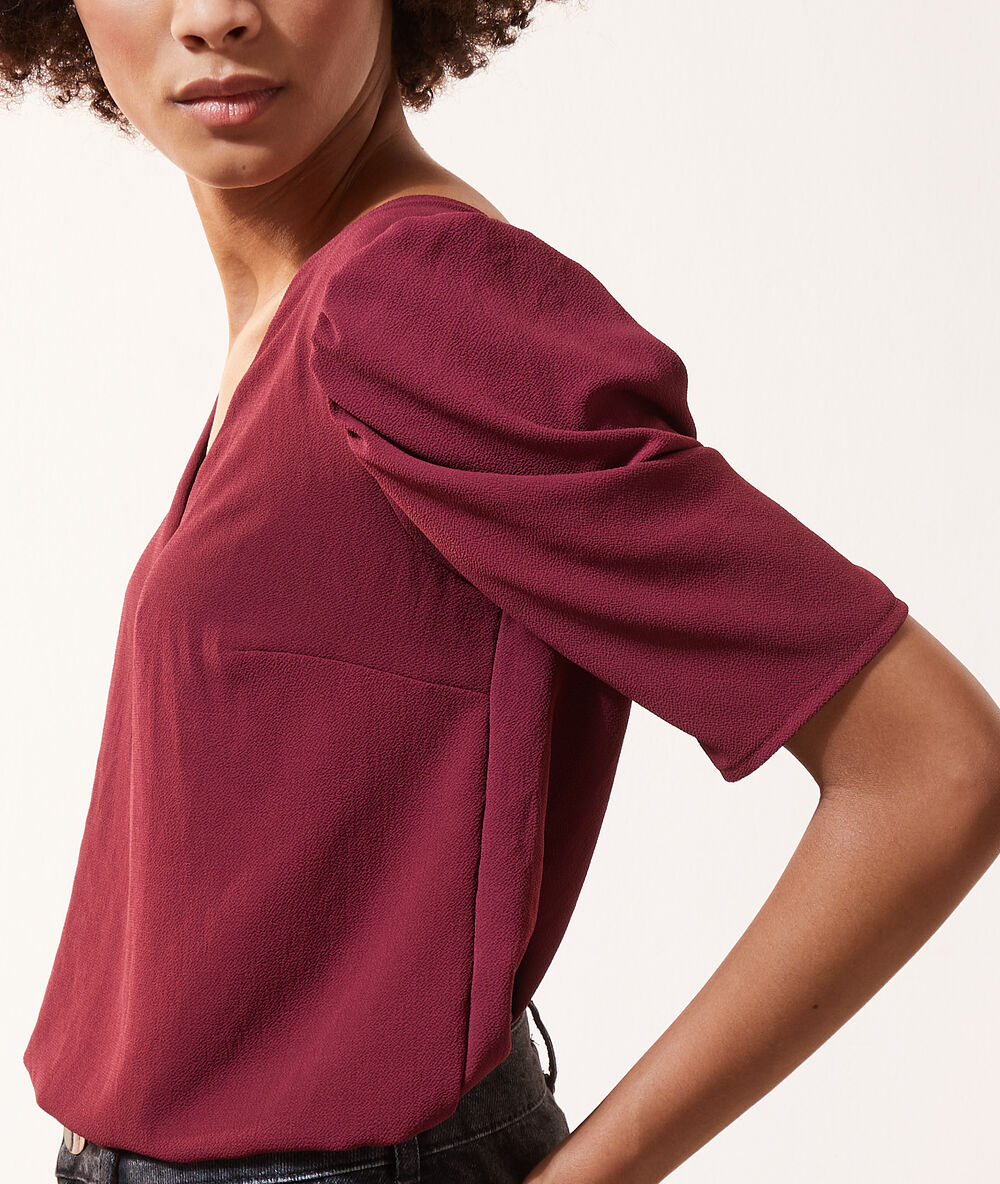 Blouse col v 2 en 1 - brassière intégrée bordeaux.