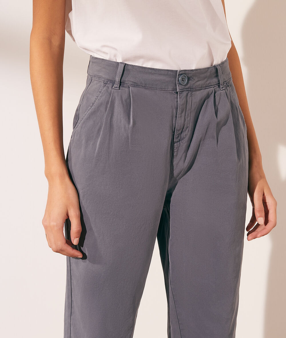 Pantalon chino charbon.