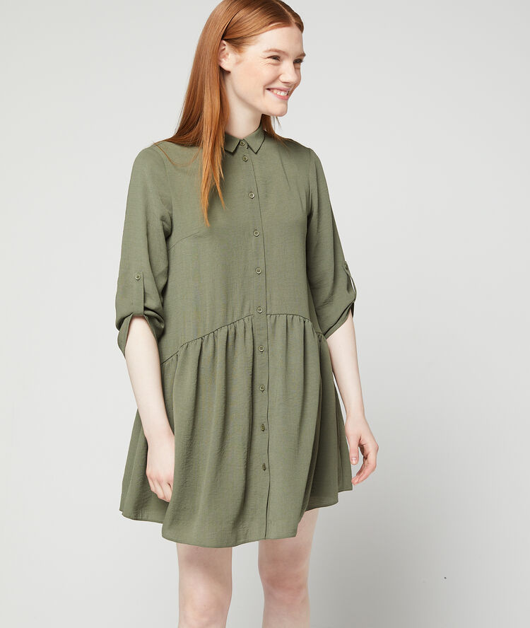 Robe chemise fluide kaki.