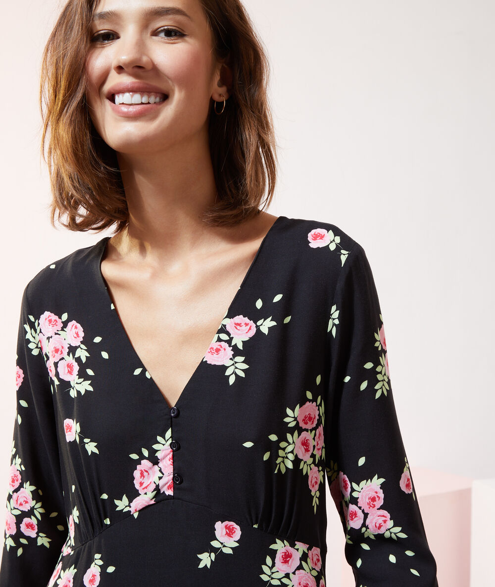 Robe fluide, nouée dans le dos noir.