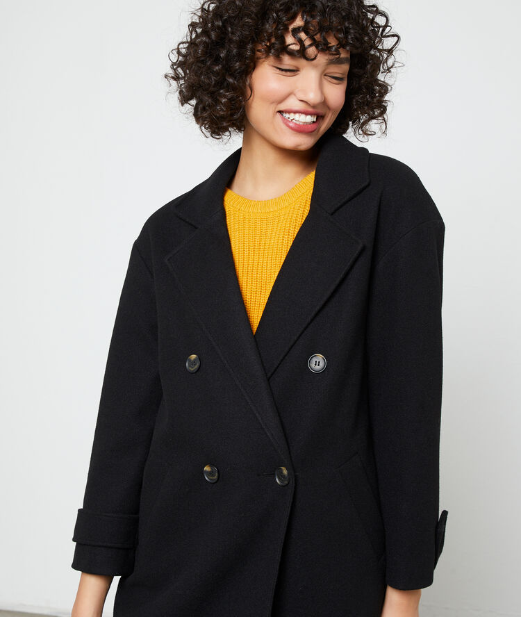Manteau droit noir.