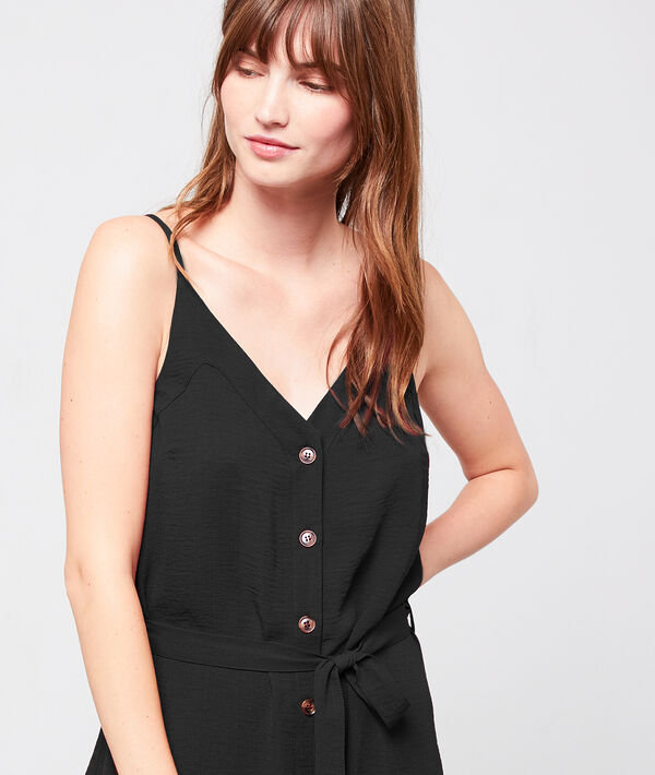 Robe fluide boutonnée et ceinturée noir.