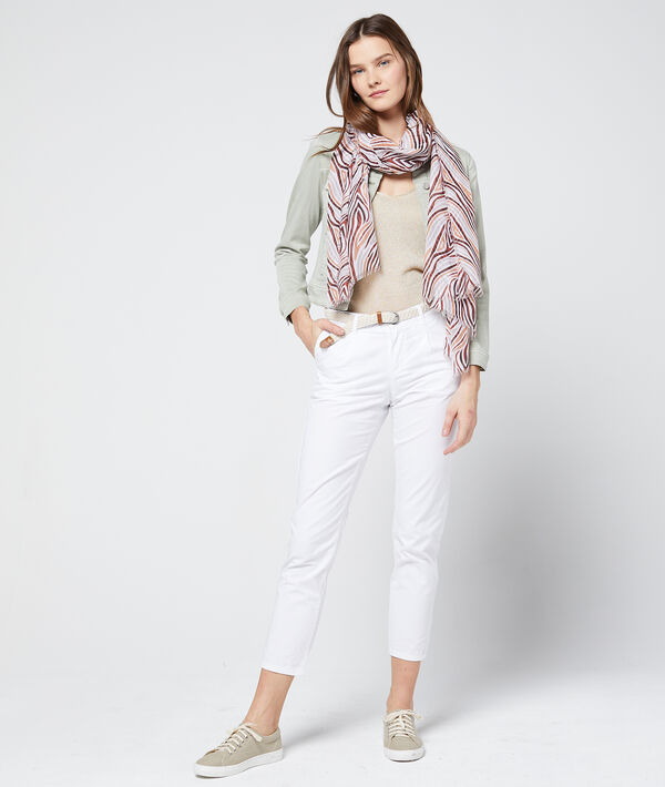 Veste courte en jean kaki clair.