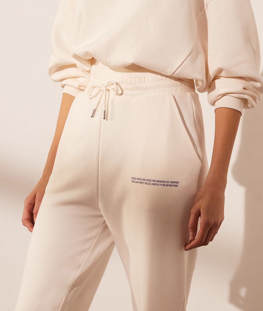 Pantalon jogger ecru.