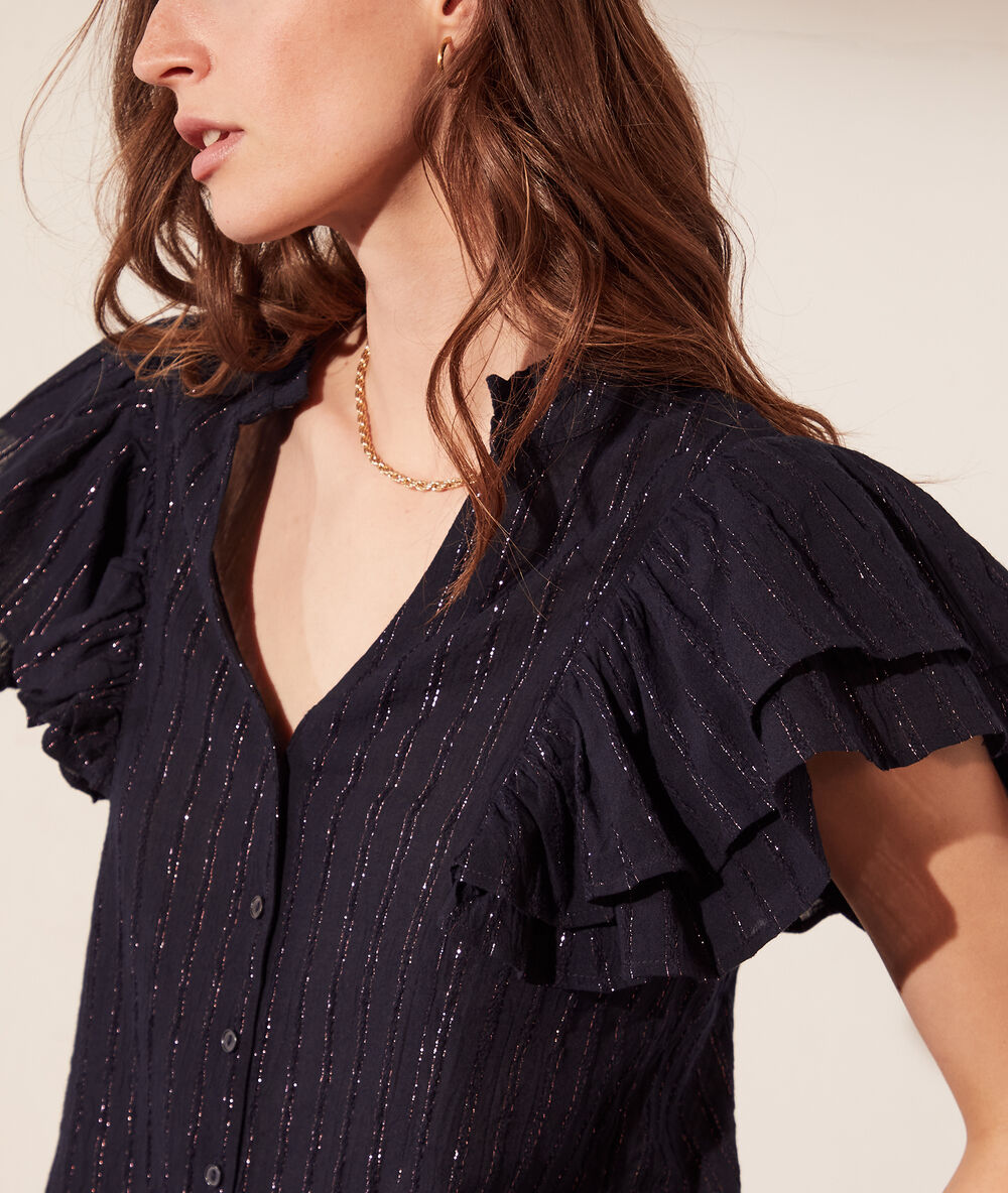 Chemise manches courtes à volants avec fils métallisés marine.