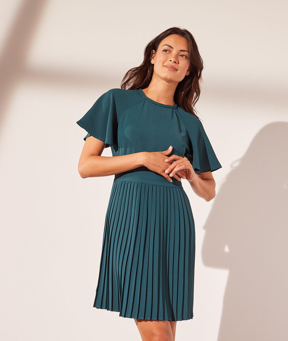 Robe plissée manches à volants vert sapin.