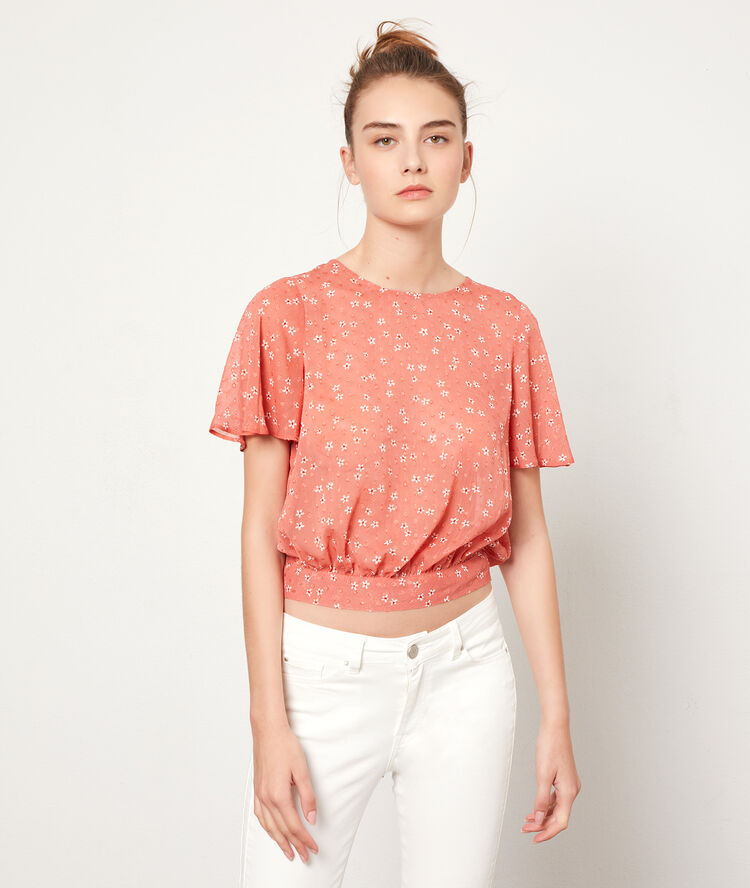 Blouse à fleurs et plumetis bois de rose.