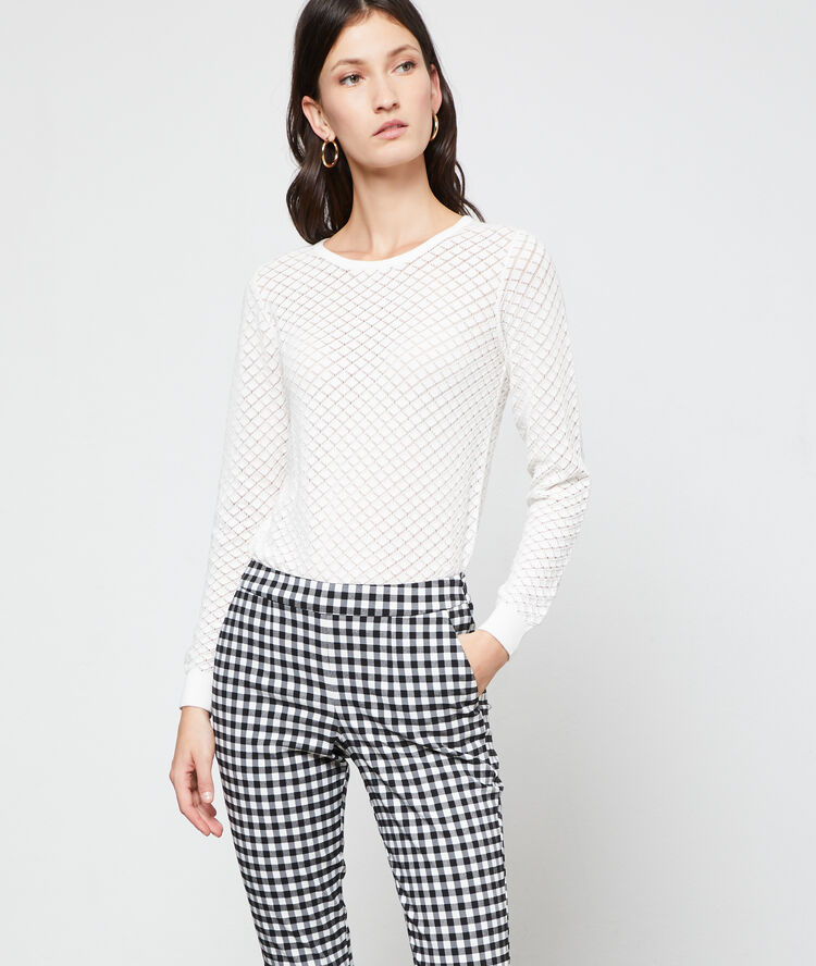 Pull en maille ajourée off-white.