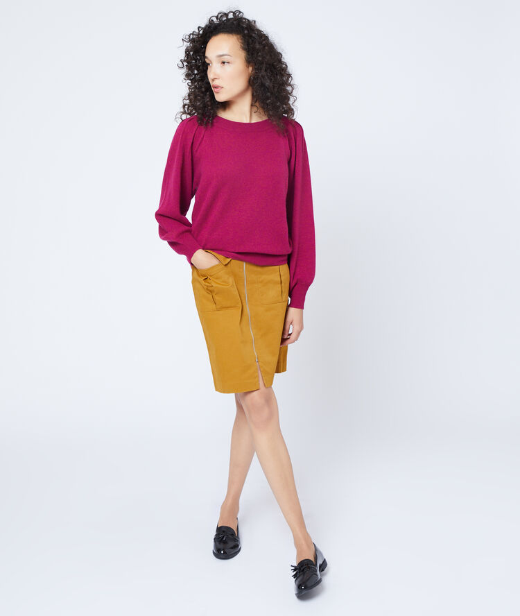 Pull manches ballons en cachemire pourpre.