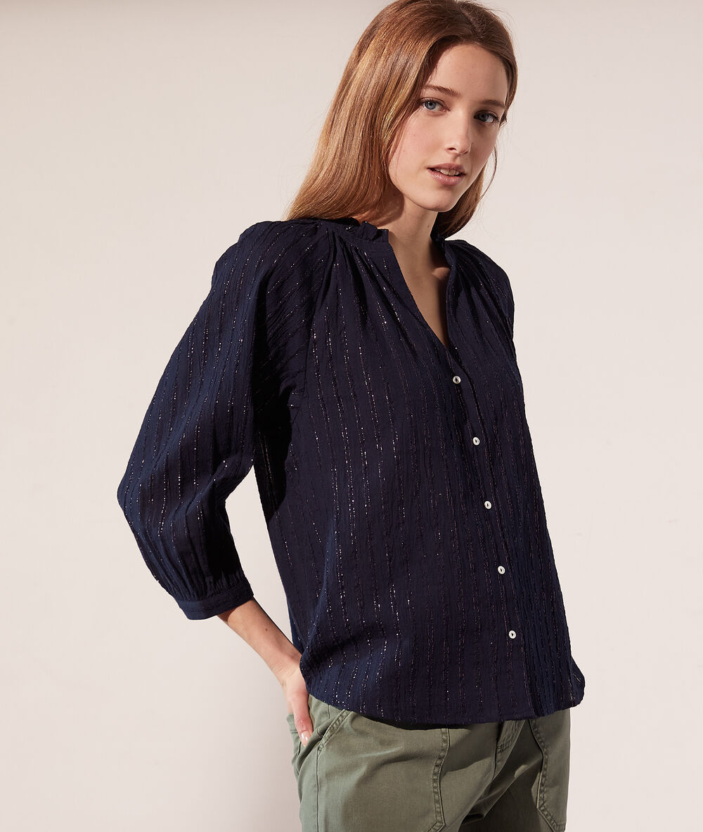 Chemise col mao à fils métallisés bleu marine.