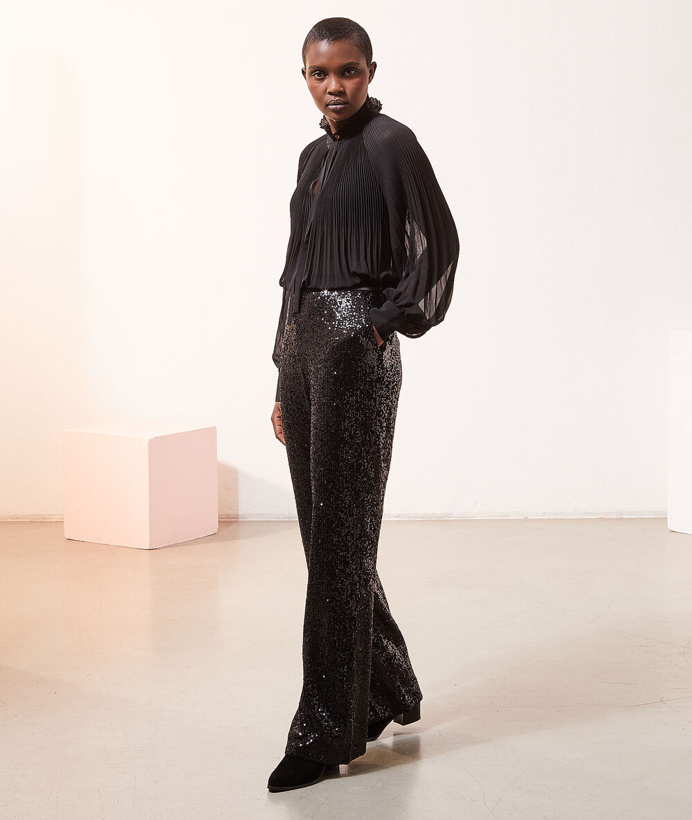 Pantalon flare à sequins noir.