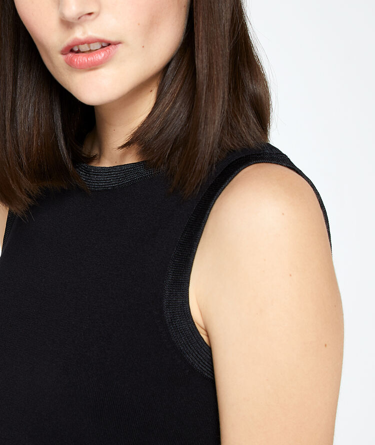 Top en maille fine noir.
