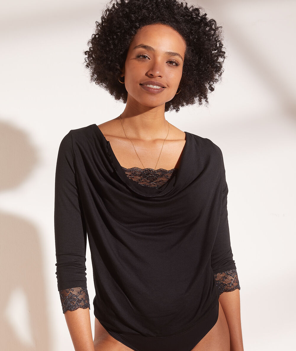 Body détails en dentelle noir.