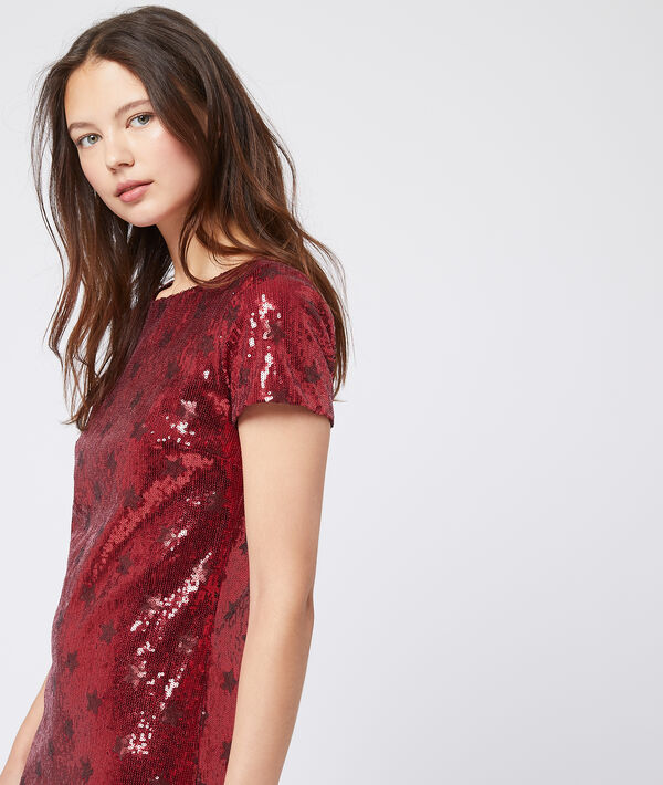Robe longue à sequins rouge.