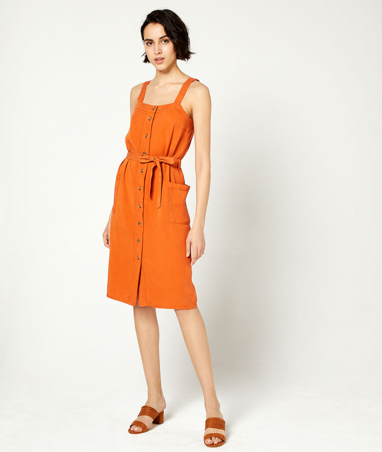 Robe boutonnée à nouer tangerine.