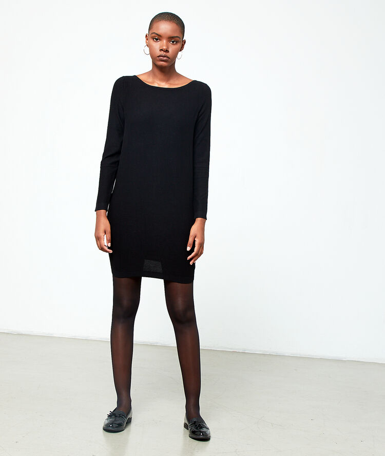 Robe pull dos décolleté dentelle noir.