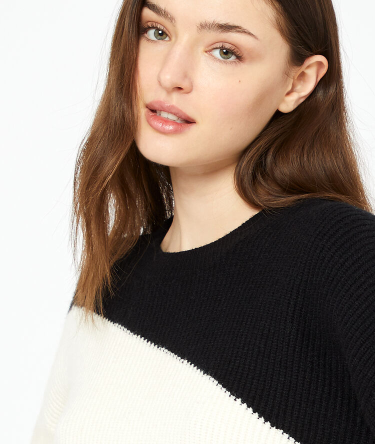 Pull graphique en grosse maille noir.