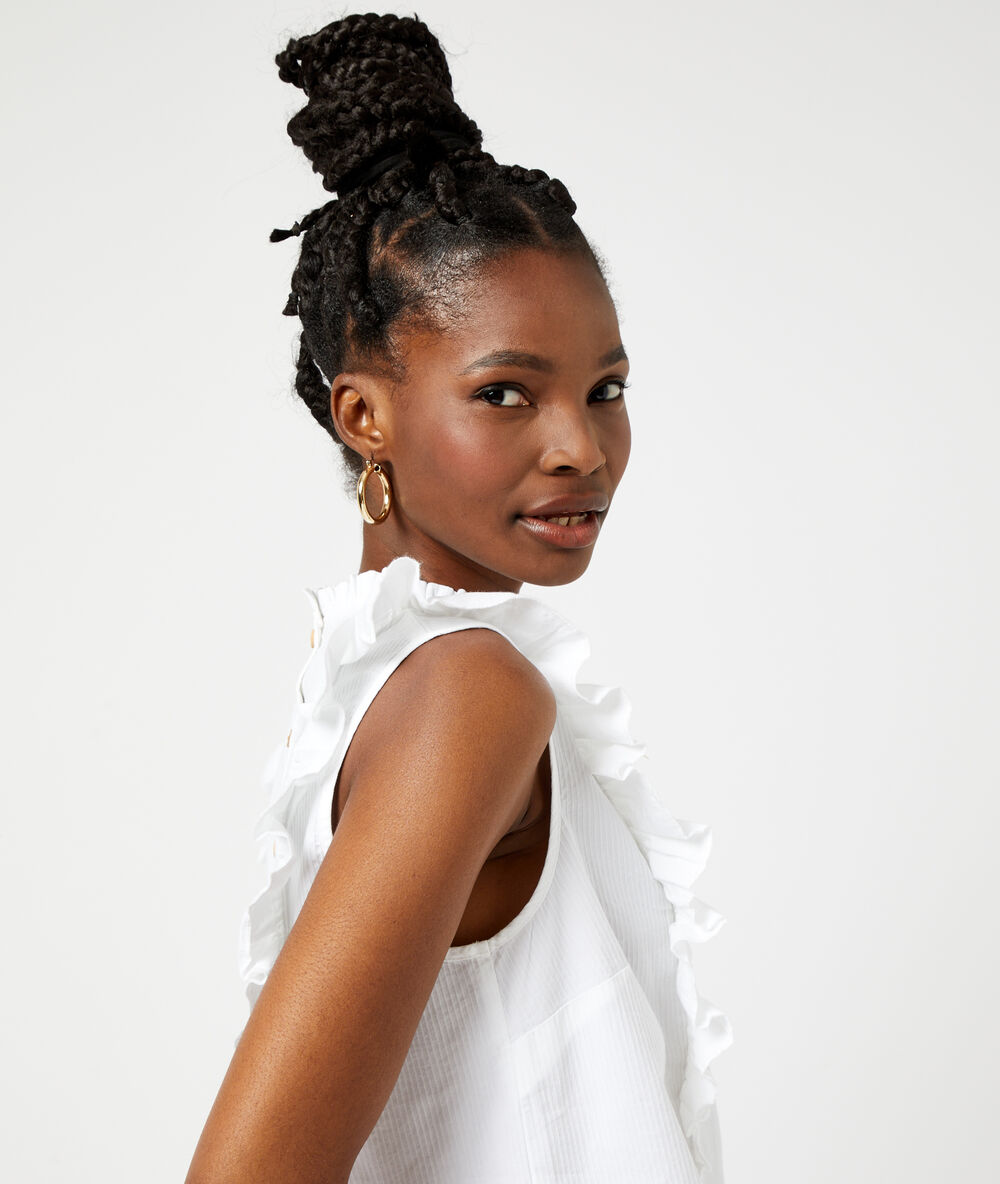 Blouse à volants ecru.