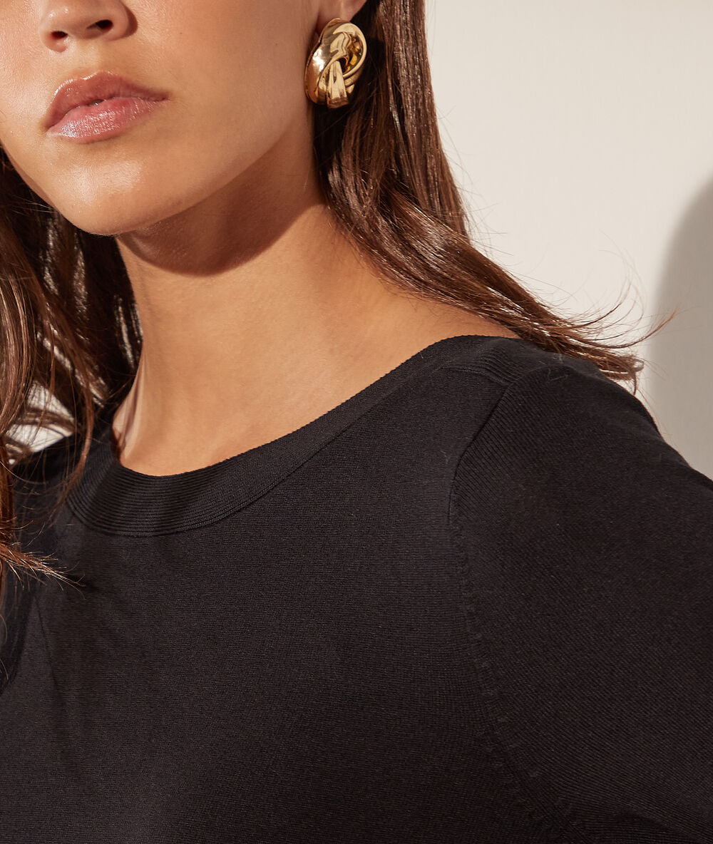 Pull col bateau noir.