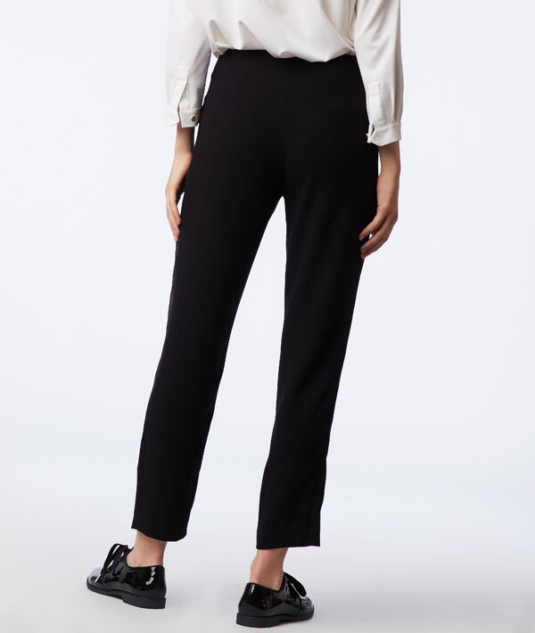 Pantalon de smoking noir.