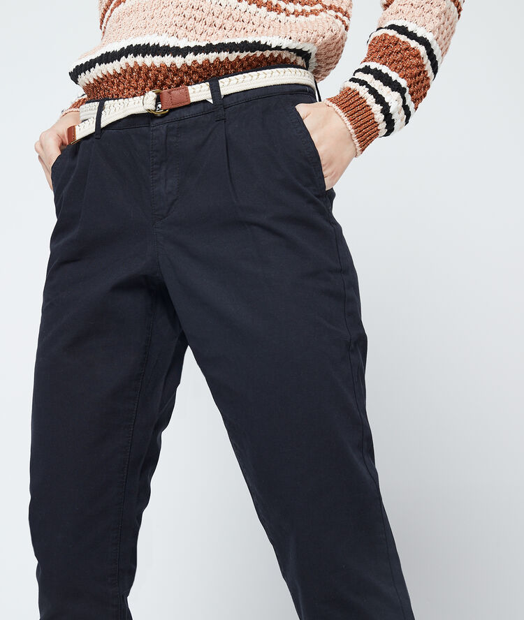 Pantalon court ceinturé en coton bio noir.