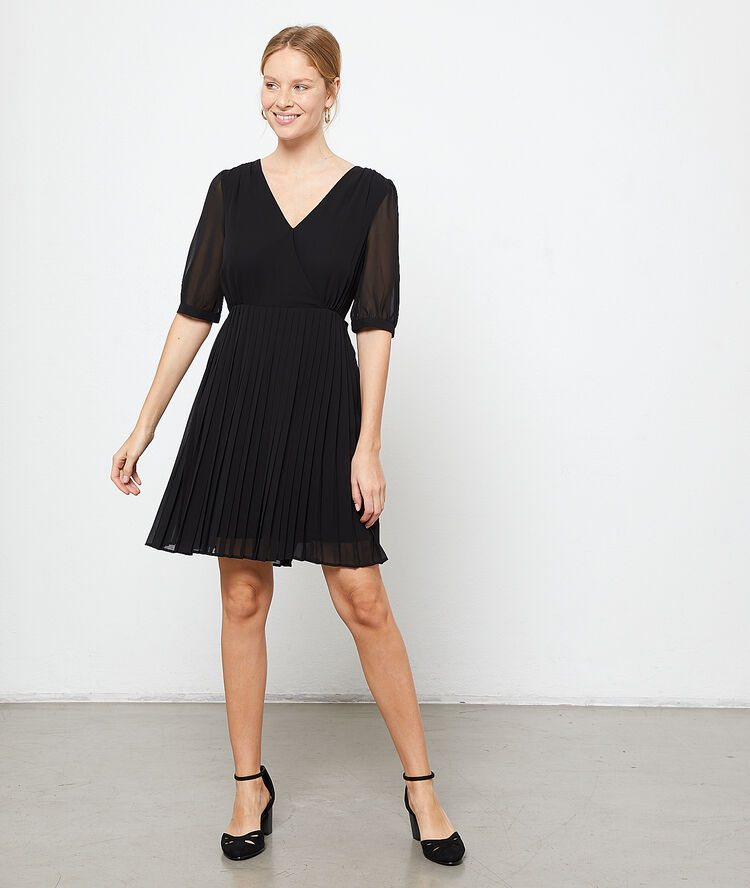 Robe plissée noir.