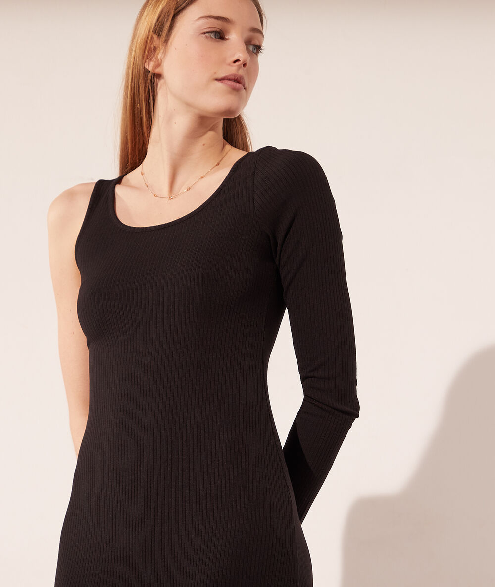 Robe asymétrique côtelée noir.