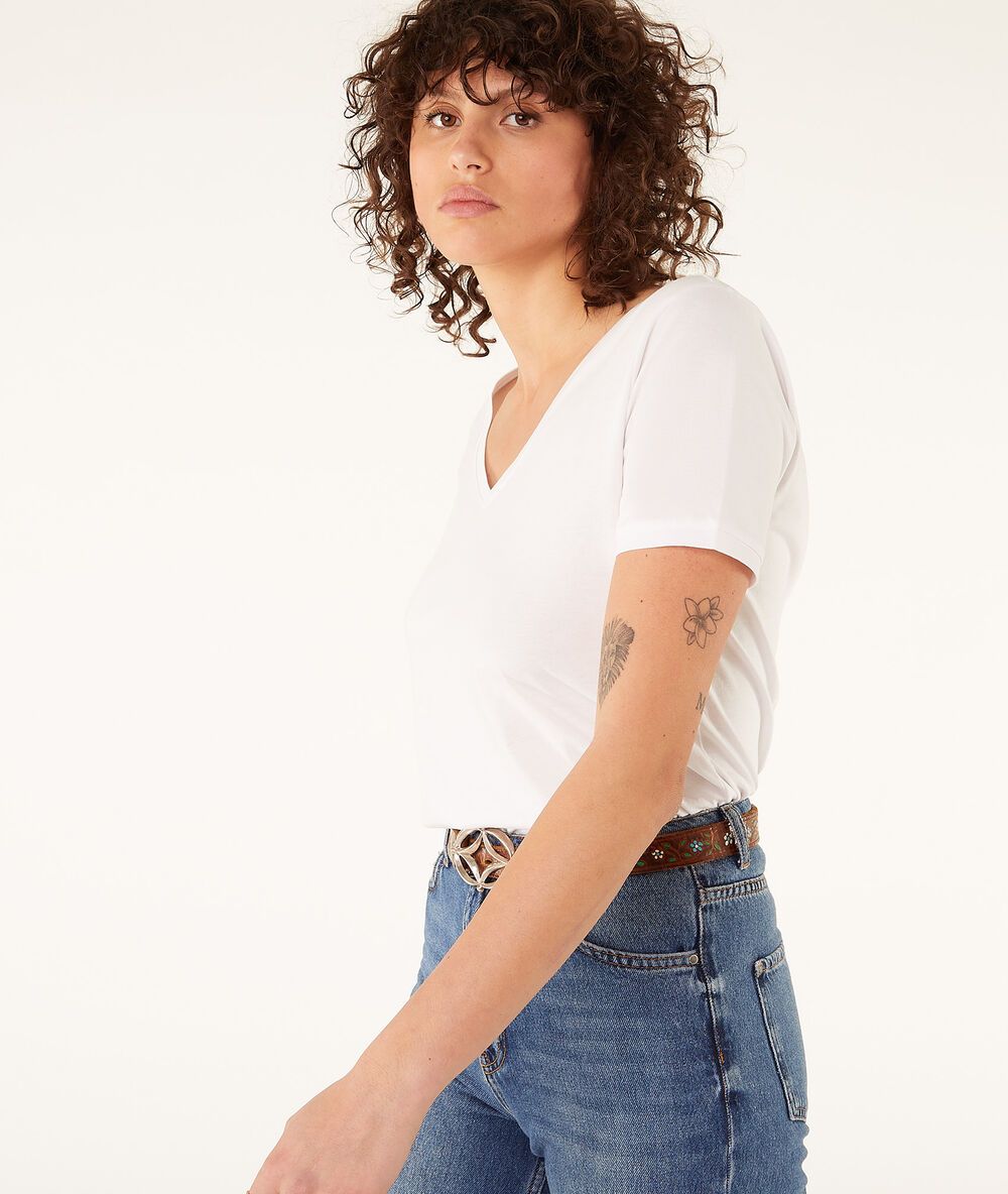 T-shirt basique col v blanc.