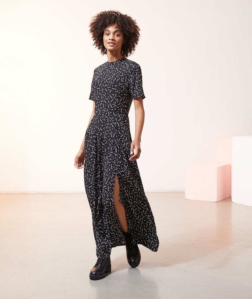 Robe longue imprimés graphiques noir.