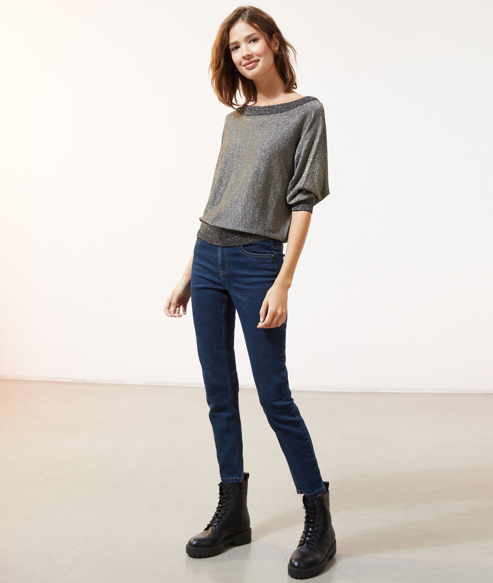 Pull métallisé argent.