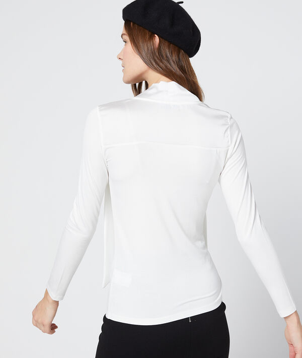 Top col noué à détails satinés Top col noué à détails satinés