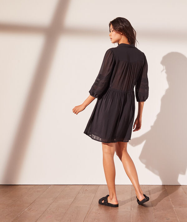 Robe courte détails ajourés Robe courte détails ajourés