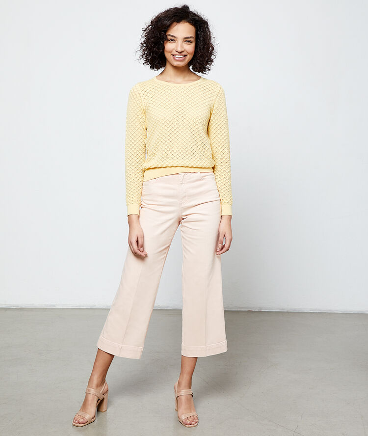 Pull en maille ajourée paille.