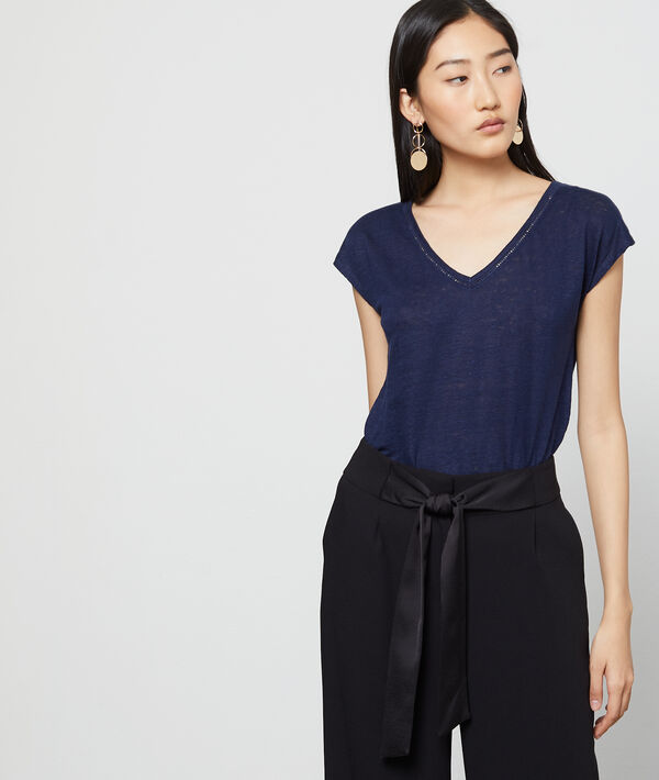 T-shirt col v en lin marine.