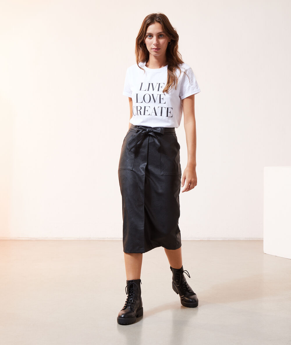 Jupe midi simili cuir noir.