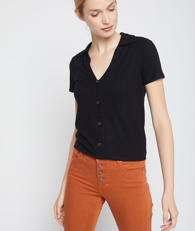 Polo côtelé et boutonné noir.