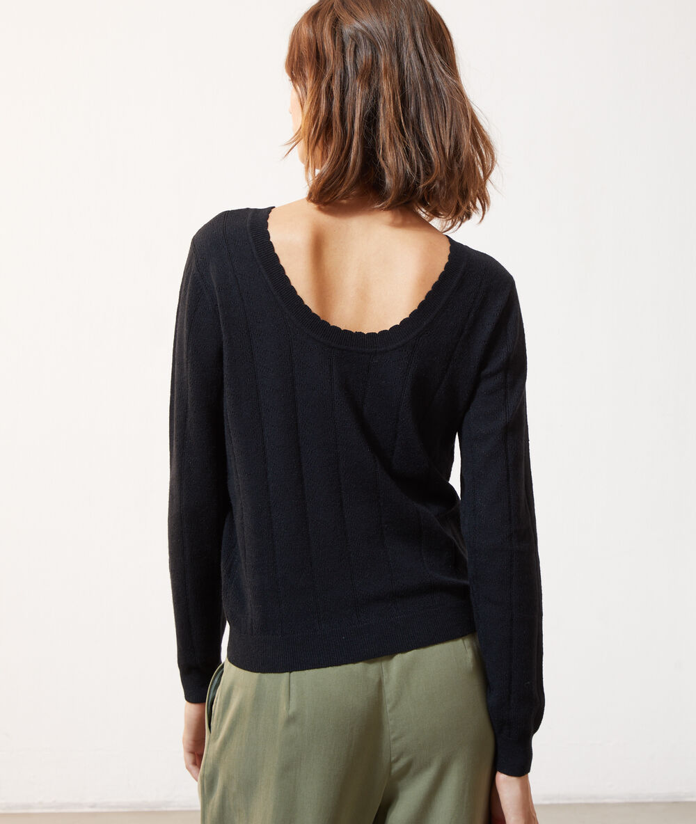 Pull dos décolleté noir.