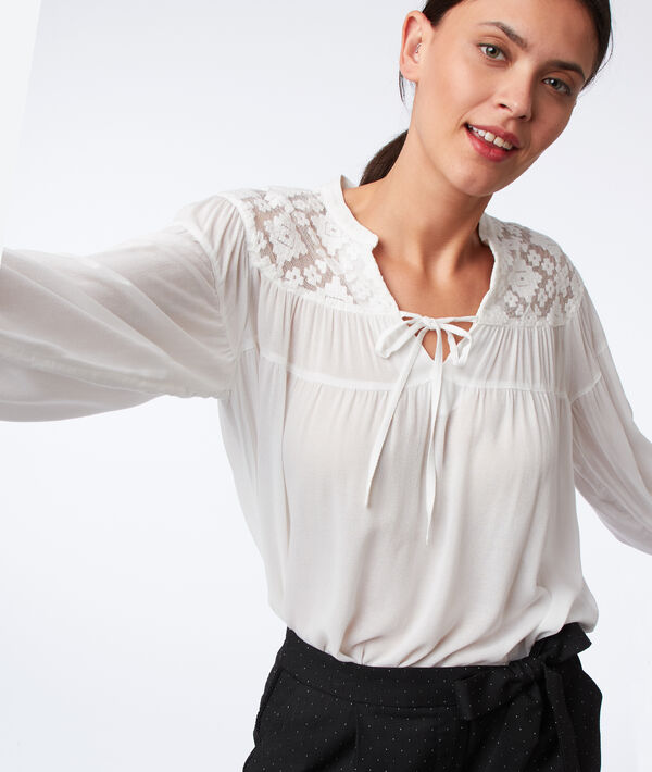 Blouse nouée épaules guipure Blouse nouée épaules guipure