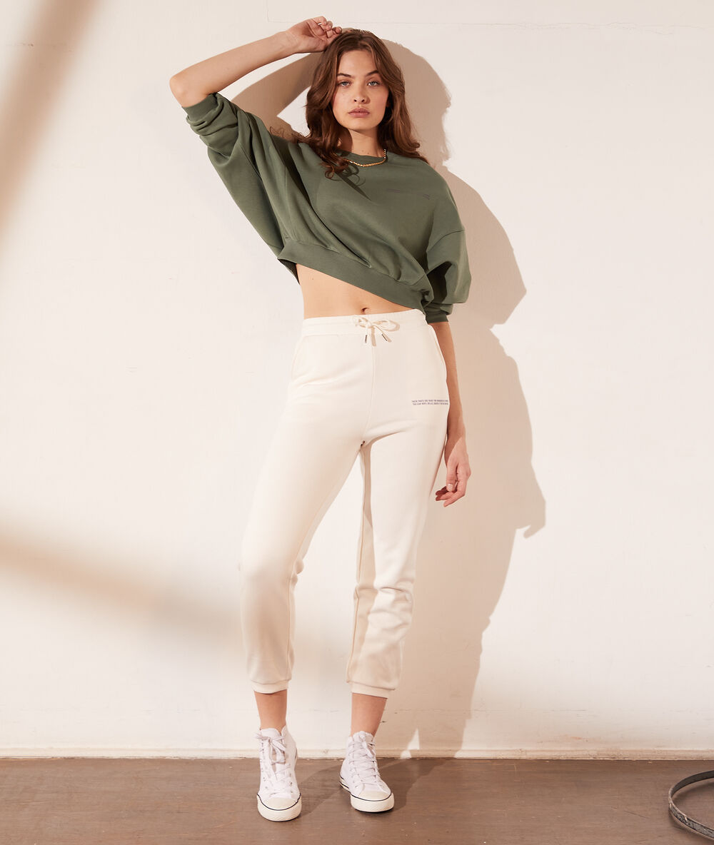 Sweat kaki clair.
