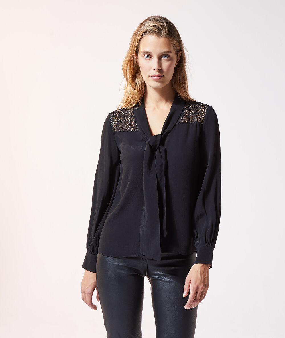 Blouse col lavallière noir.