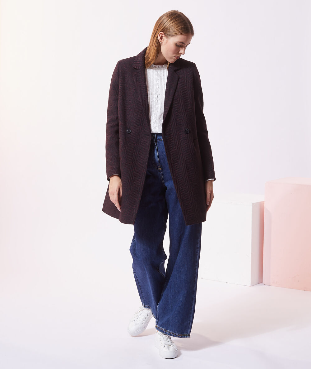 Manteau droit en laine mélangée bordeaux.