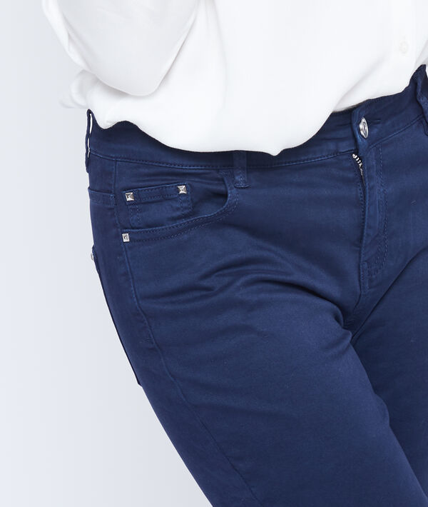 Pantalon court slim en coton marine.