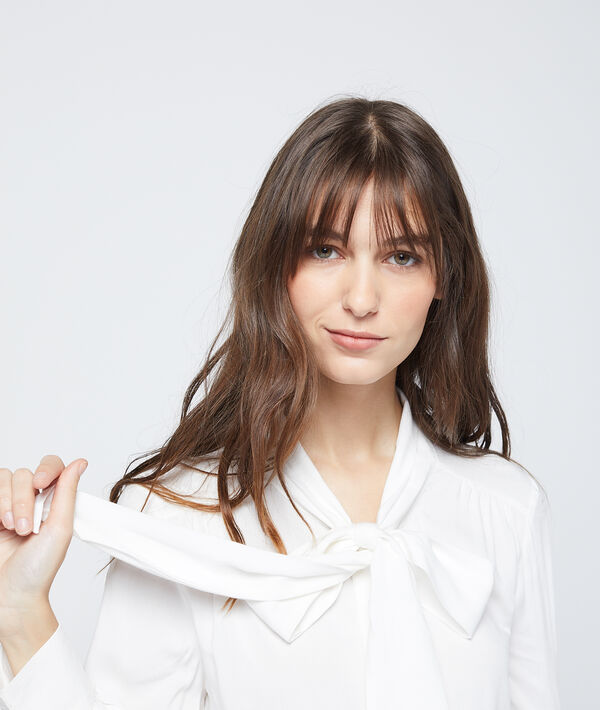 Blouse à col noué Blouse à col noué