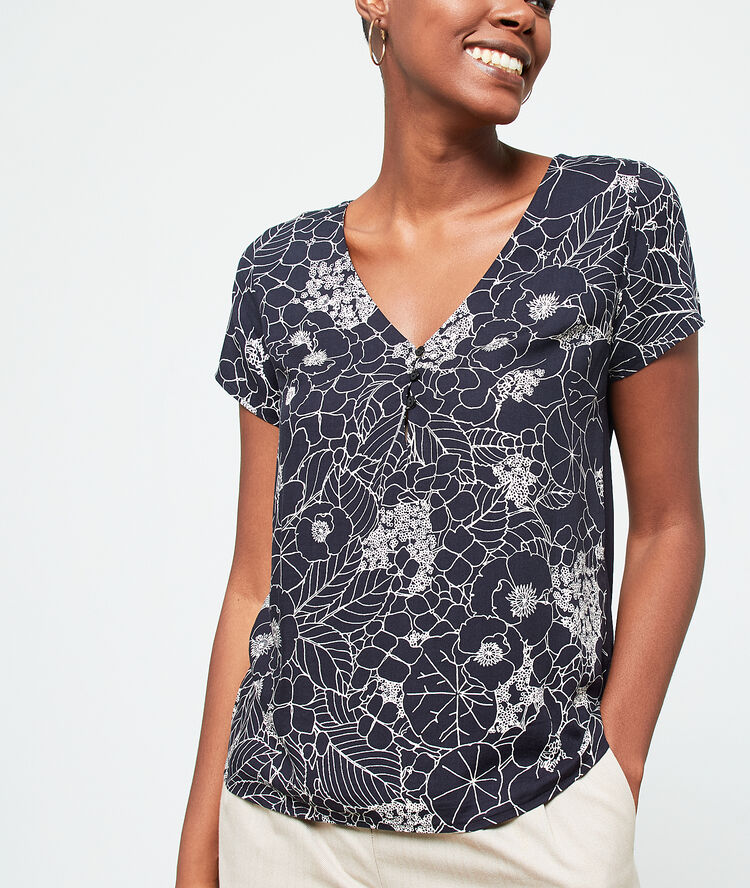 T-shirt à imprimé fleuri noir.