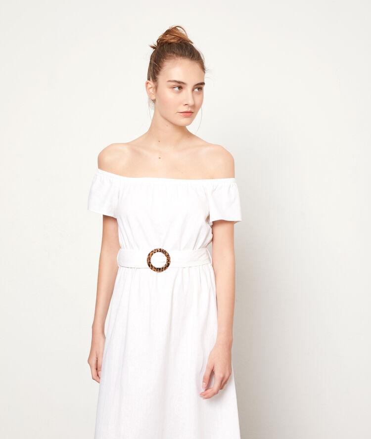 Robe ceinturée épaules dénudées blanc.