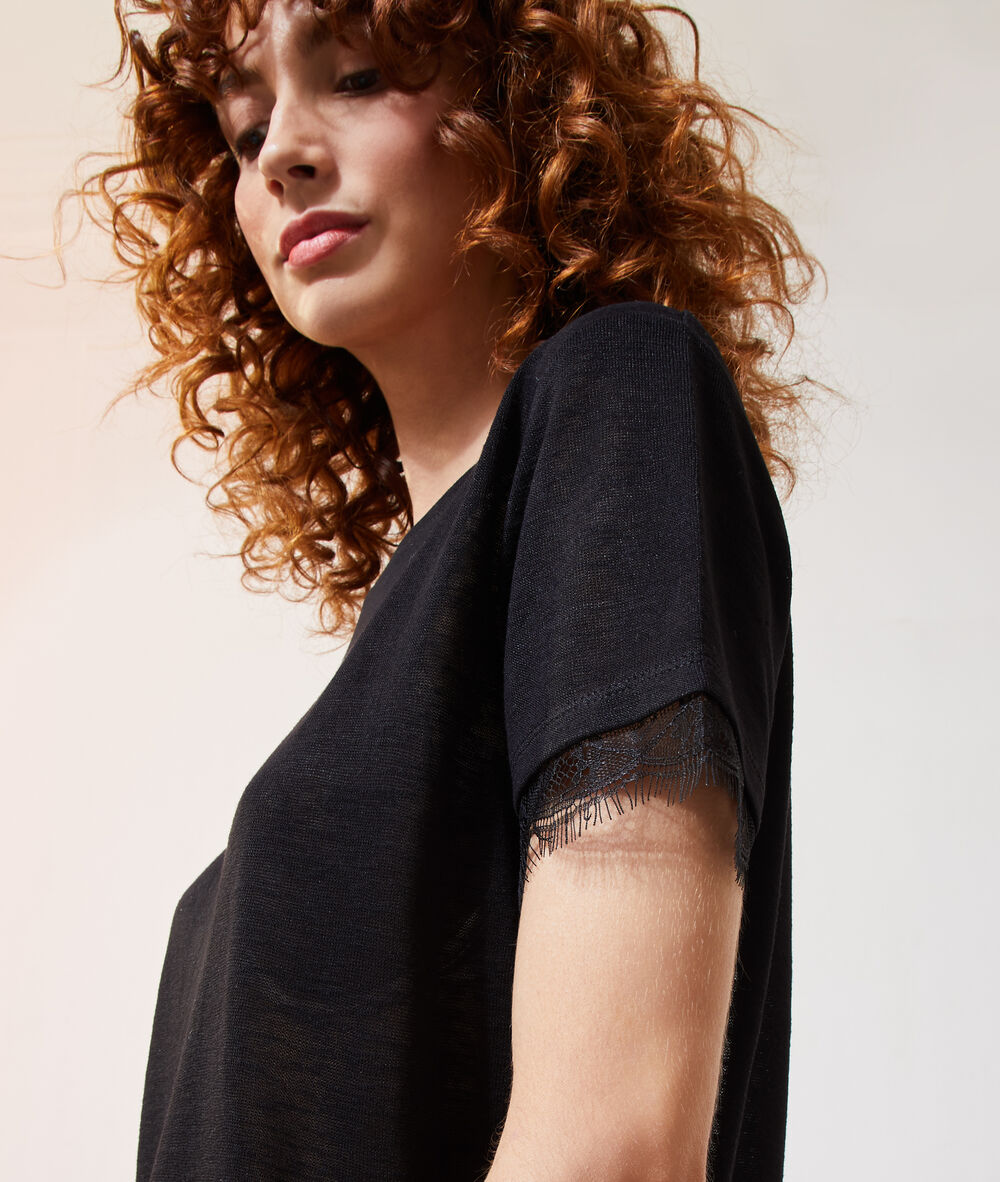 Top avec dentelle noir.